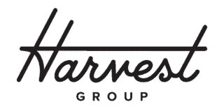 Le logo comporte les mots « Harvest Group » en noir, « Harvest » en écriture cursive et « GROUP » en lettres majuscules d'imprimerie en dessous, illustrant ainsi comment Riviana Foods et Harvest Group ont développé leur présence chez Walmart et augmenté leurs ventes grâce à Skai.