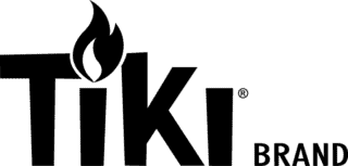 Logo de la marque TIKI en noir et blanc, avec une flamme intégrée à la lettre « I », idéal pour une étude de cas sur le marketing en ligne, et le mot « BRAND » écrit en plus petit en bas à droite.