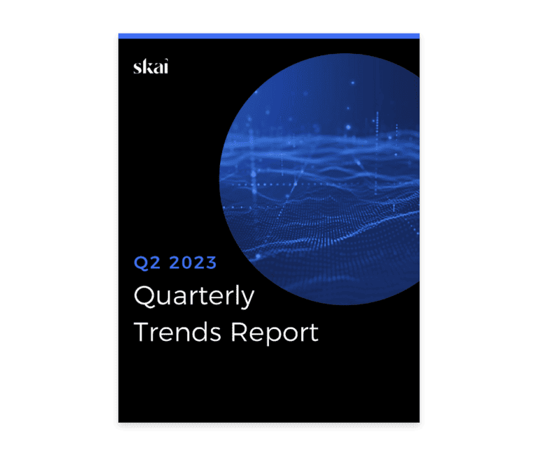 Titelseite eines Berichts mit dem Titel „Q2 2023 Quarterly Trends Report“ von Skai. Das Design zeigt eine blaue digitale Netzwerkgrafik auf schwarzem Hintergrund, wobei der Titeltext in Weiß und Blau gehalten ist.