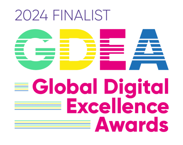 Logo des Finalisten der Global Digital Excellence Awards (GDEA) 2024, mit farbenfrohen, markanten Buchstaben und Linien in Grün, Gelb, Blau und Rosa auf hellem Hintergrund.