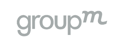 L'image représente le logo de groupm, composé de lettres minuscules grises avec un « m » stylisé à la fin, sur un fond gris clair.