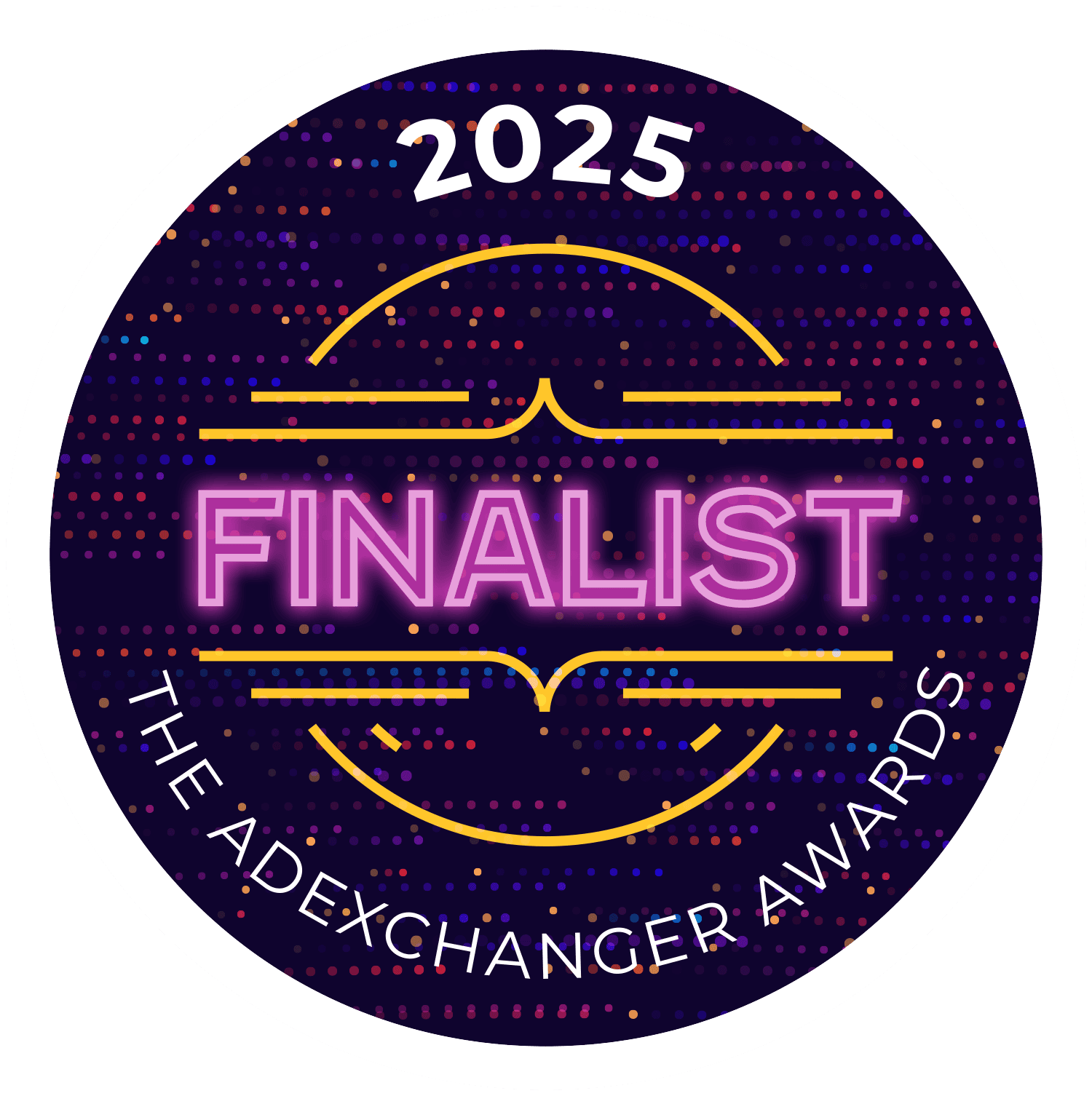 Rundes Abzeichen mit Schriftzug im Neon-Stil: „2025 FINALIST“ und „THE ADEXCHANGER AWARDS“ vor einem dunklen, gepunkteten Hintergrund. Gelbe und rosa Linien setzen Akzente im Design.