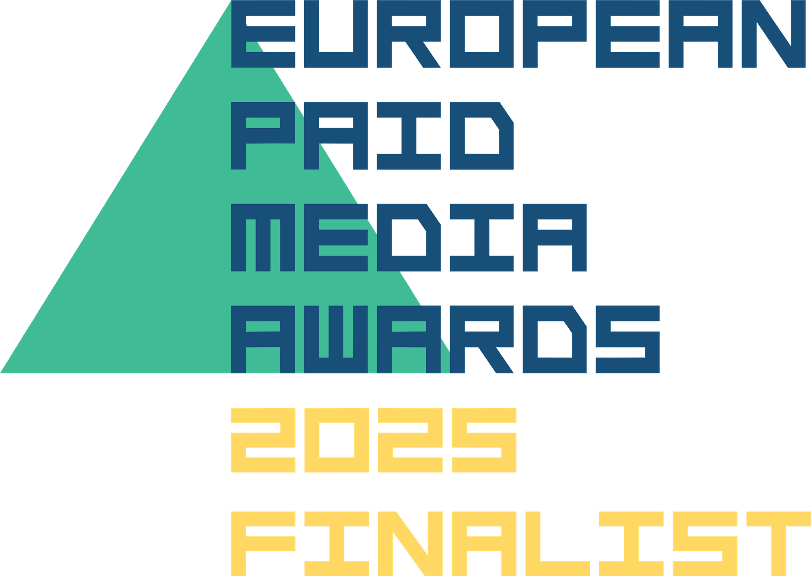 Logo mit einem grünen Dreieck und der Schriftzug „European Paid Media Awards 2025 Finalist“ in Fettdruck in Blau und Gelb auf weißem Hintergrund.